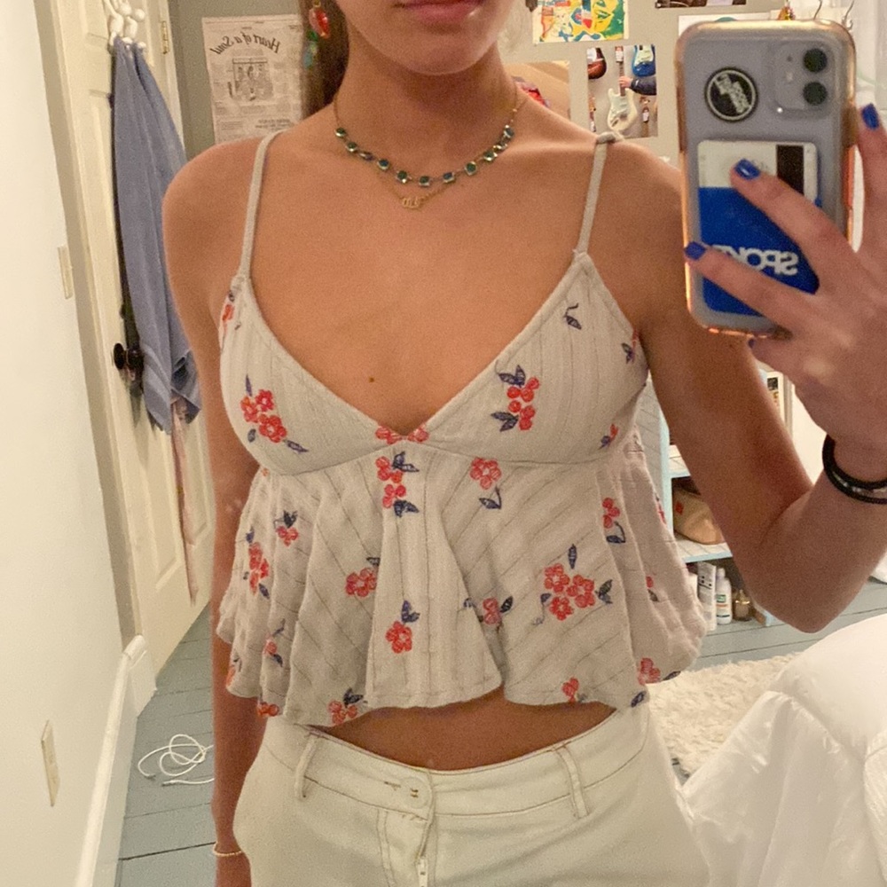 adorable grey floral tank top from UO in size xs